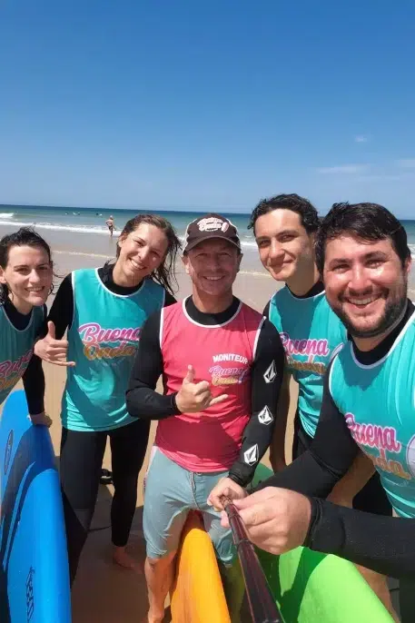 Buena Onda -école de surf à Biscarrosse Laurent et ses élèves de Buena onda la meilleure école de surf à Biscarrosse
