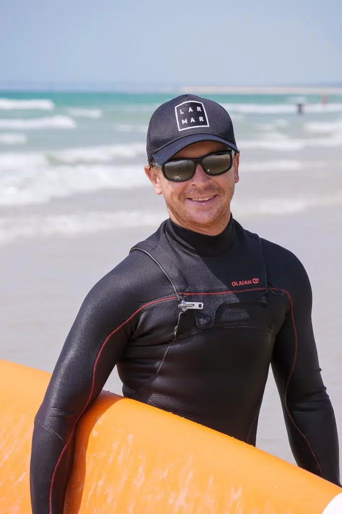 Laurent moniteur de surf de l'école Buena Onda à Bisca